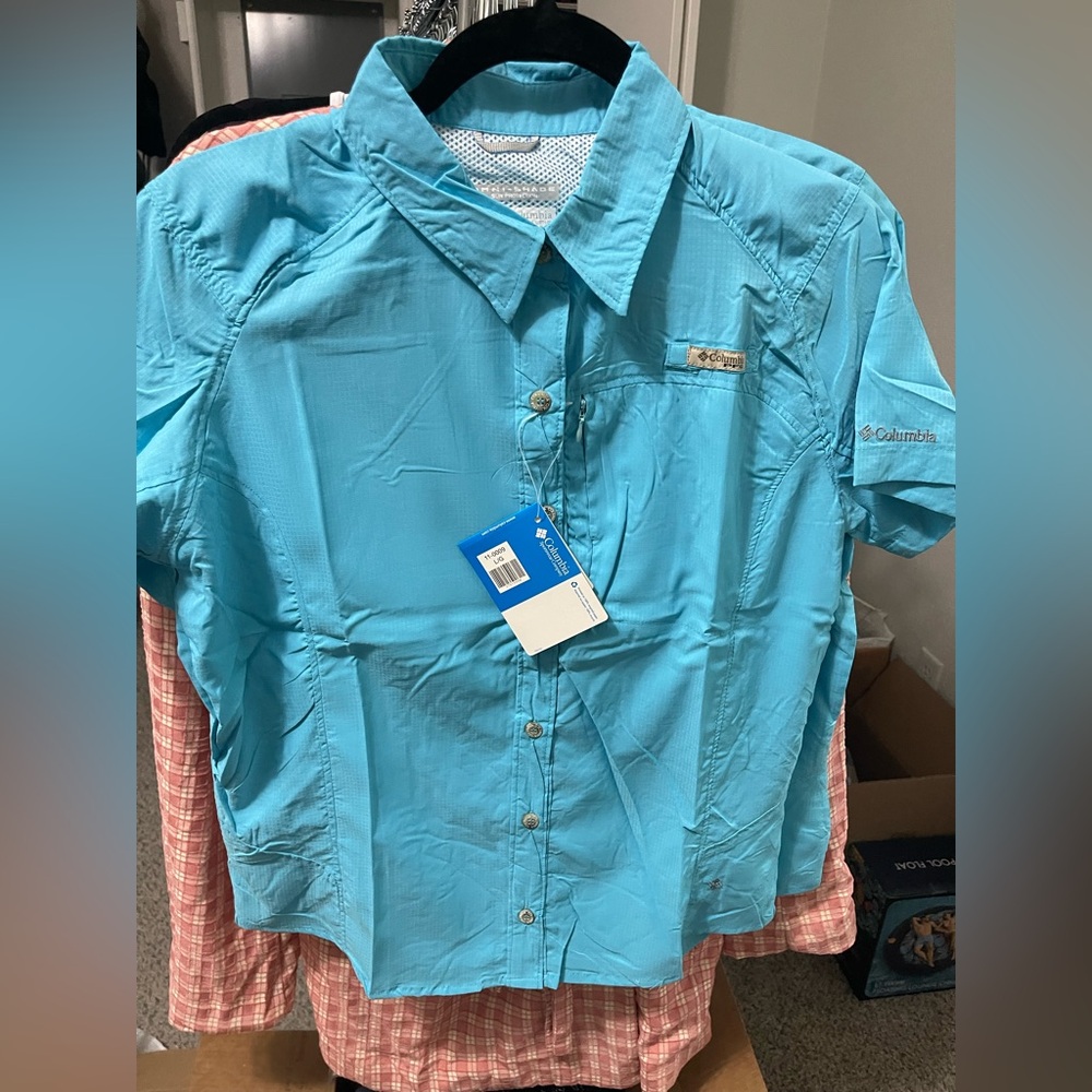 Columbia button down short sleeve top Omni shade vents in back Size L/G. New